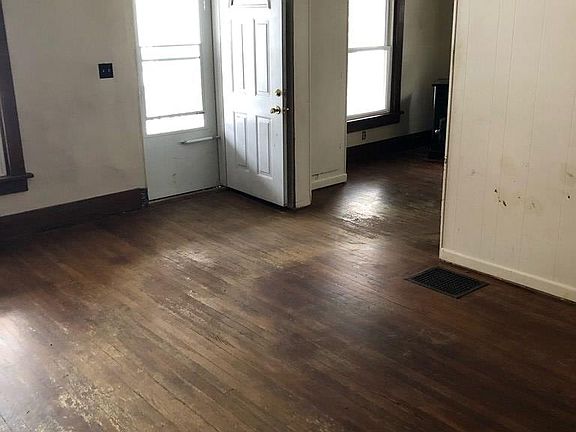 3rd image of 760 Oak Grove Ave