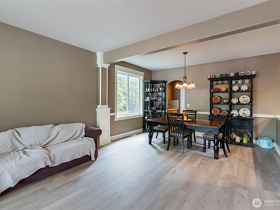 4th image of 514 103rd Avenue NE