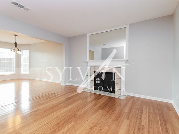 3rd image of 602 Hightrail Dr