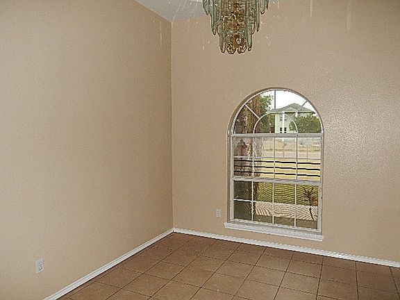 5th image of 328 Lantana Dr