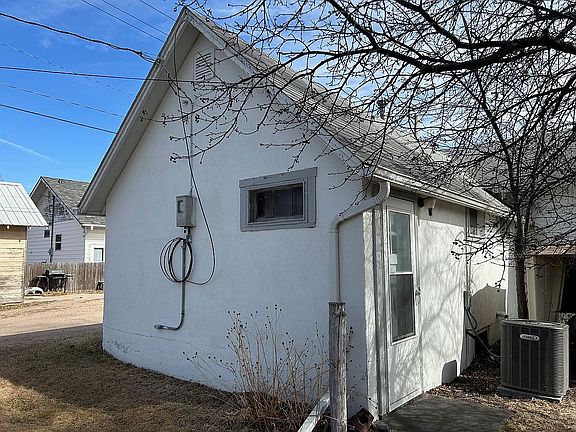 3rd image of 345 Hayward Ave