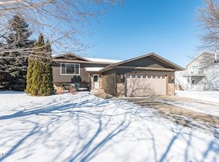 3022 Greenwood Dr, Bismarck, ND 58503