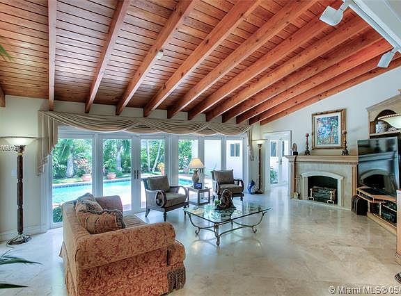 4th image of 601 San Juan Dr