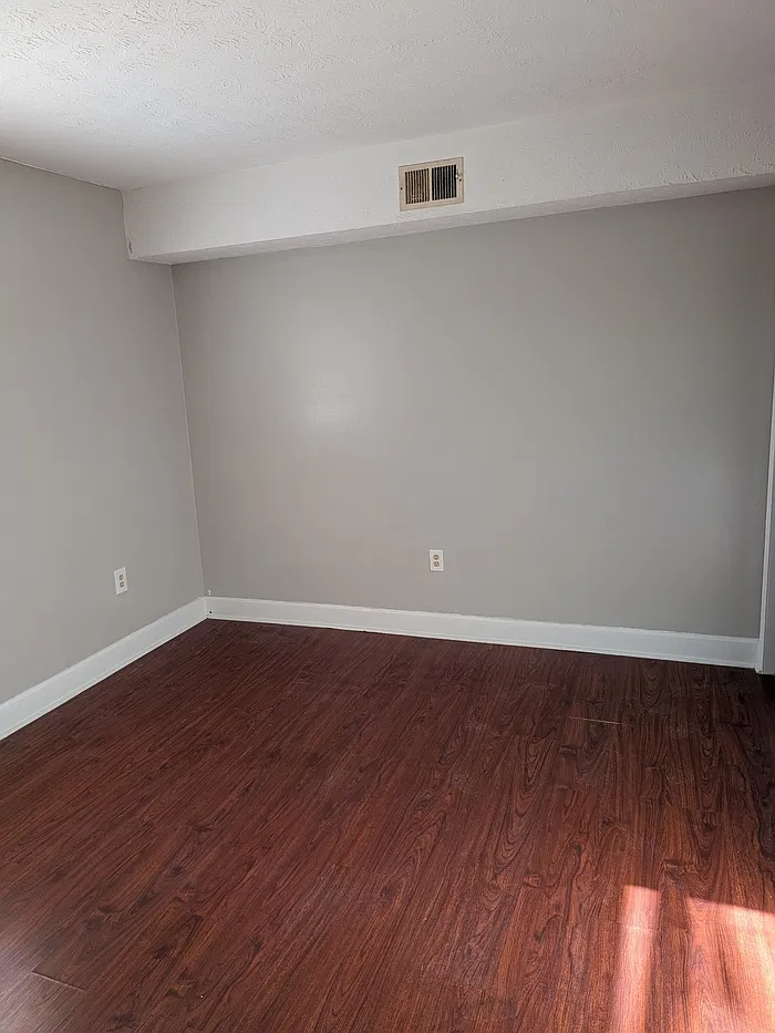 2 bed, 1.0 bath, 800 sqft, $1,100 — Photo 3