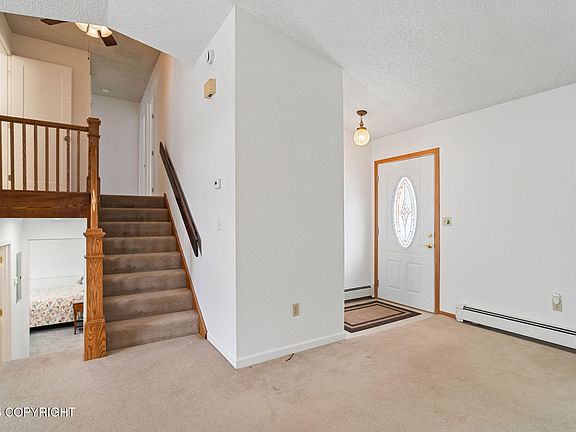3rd image of 10608 Sanford Cir