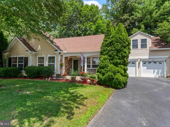 9319 Paul Dr, Manassas Park, VA 20111