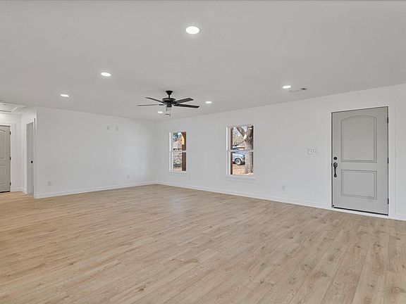 4th image of 311 Church St