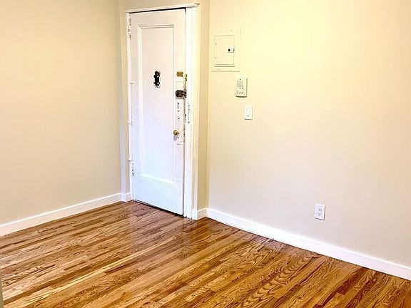 5th image of 2370 29th St APT 18