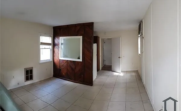 923 Pinegrove Ave — Photo 3