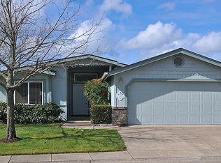 115 Village Dr, Cottage Grove, OR 97424