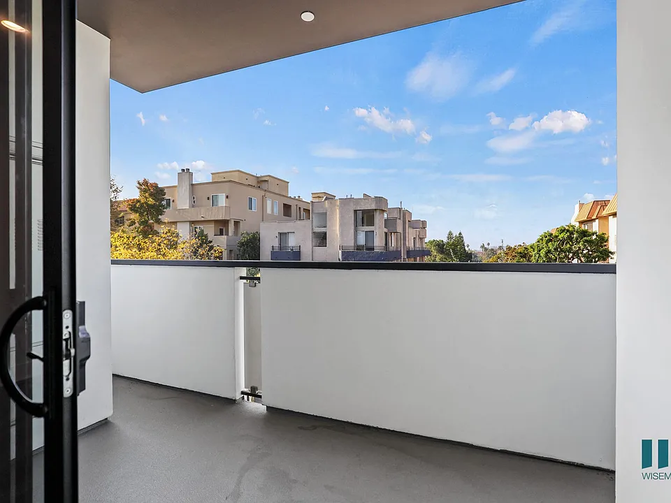 Large-Size Upper Level Patio