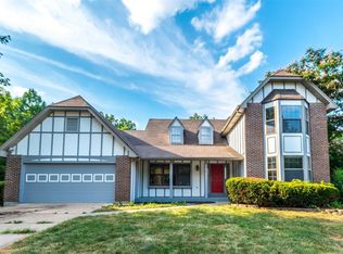 973 Hanna Valley Estates Dr, Ballwin, MO 63021