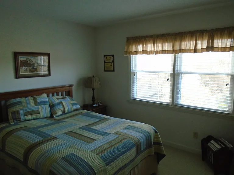 215 S Maple St #J — Photo 10