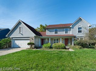 7583 Greenway Ln, West Bloomfield, MI 48324