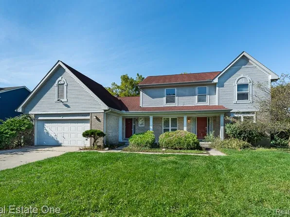 7583 Greenway Ln, West Bloomfield, MI 48324