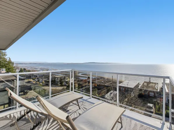 15373 Victoria Ave, White Rock, BC V4B 1H1