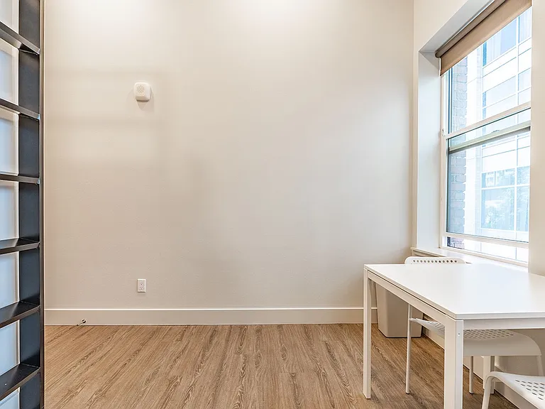 423 Terry Apartment — Photo 26