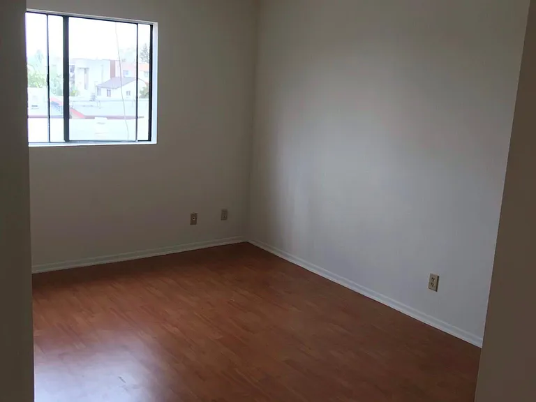919 E Windsor Rd #6 — Photo 9