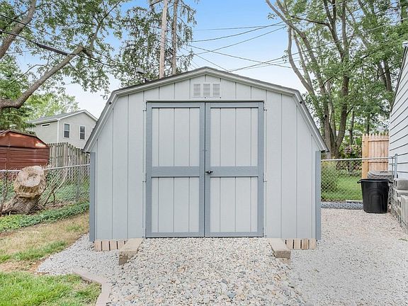 5th image of 2658 Parkwood Ave