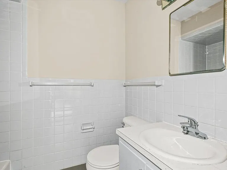 309-311 Robinhood Ln — Photo 30