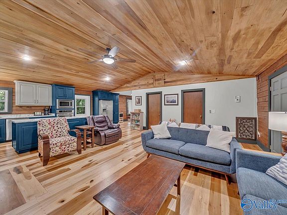 4th image of 127 Robin Nest Ln