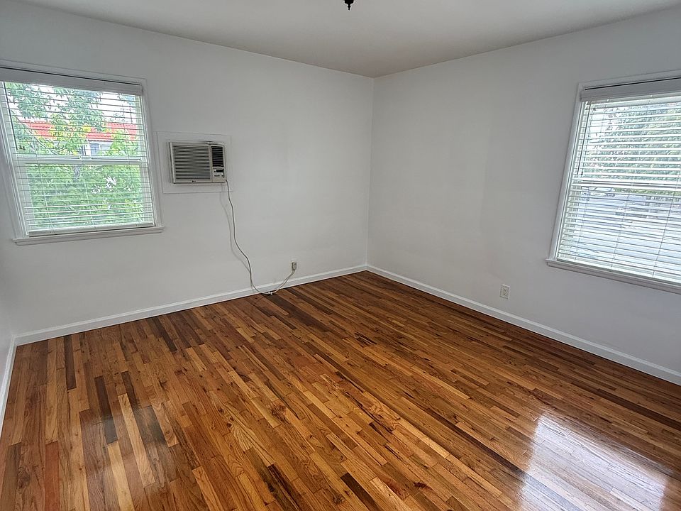 2nd image of 11960 Magnolia Blvd APT 12
