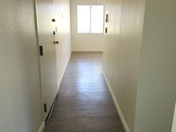 4th image of 3747 Kelton Ave #6