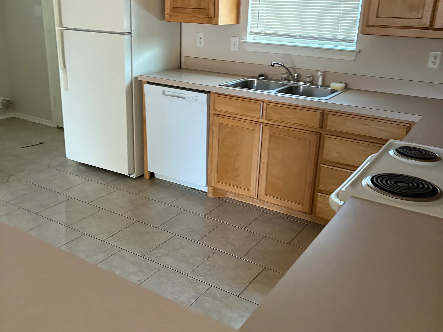 2 bed, 1000 sqft, $1,390 — Photo 2