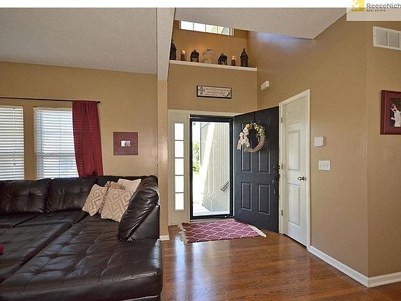 2 story entryway with hardwood floors.