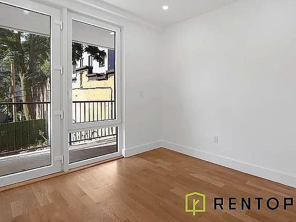 4th image of 352 Meeker Ave #504