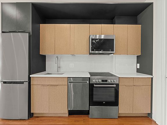 3rd image of 948 New York Ave #4E
