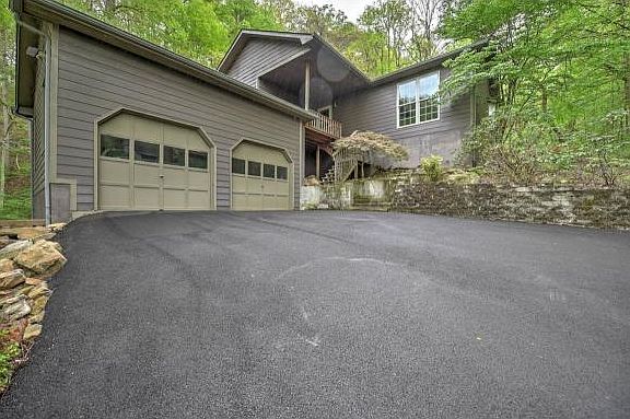 2nd image of 2028 Queensbury Ct