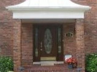 592 Glen Arbor Ln, Grosse Pointe Woods, MI 48236