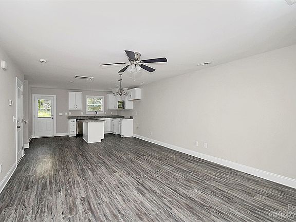 3rd image of 104 Carolina Ave