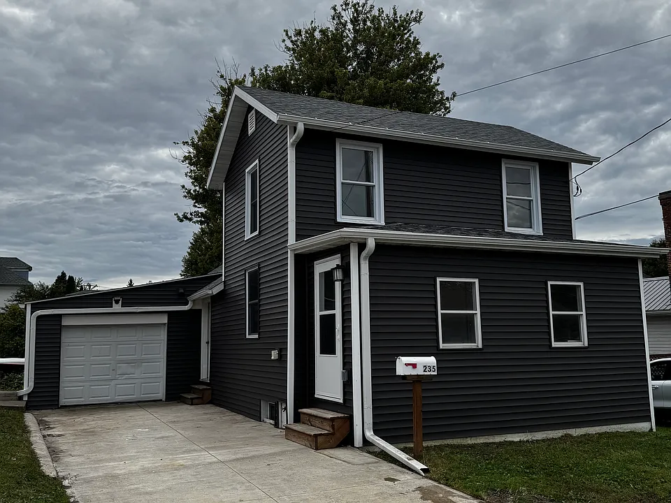 235 W Adams St #3