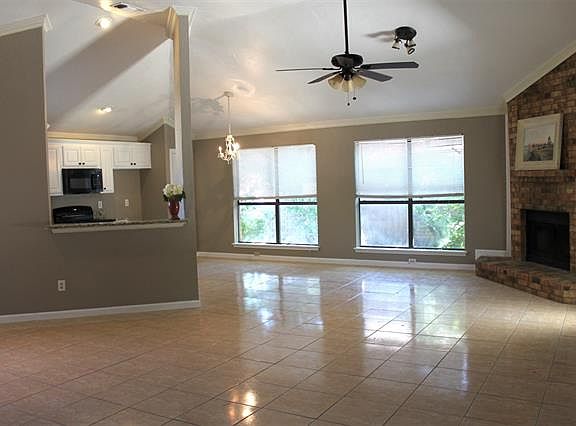 2nd image of 416 Kalmia Dr