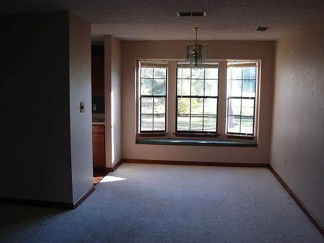 3 bed, 2.0 bath, 1600 sqft, $2,295 — Photo 3