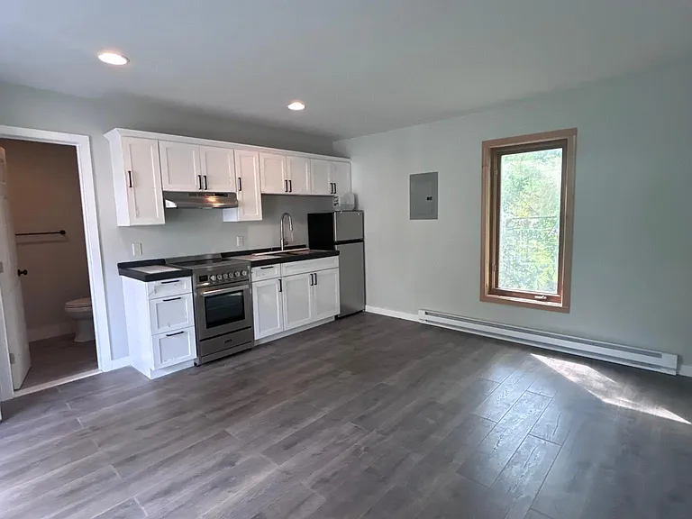 207 Simmons Ct #1-3 — Photo 2