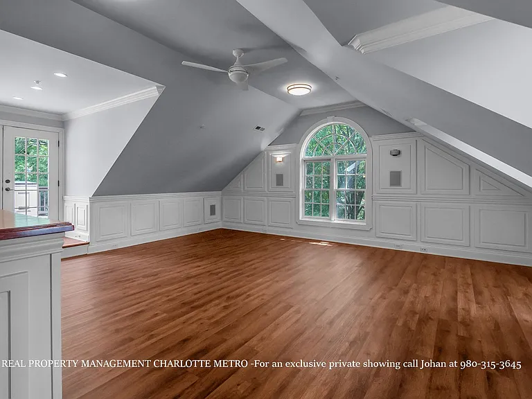 529 Queens Rd — Photo 58