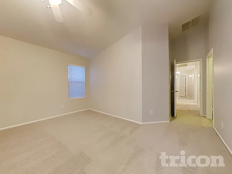 15833 W Moreland St — Photo 10
