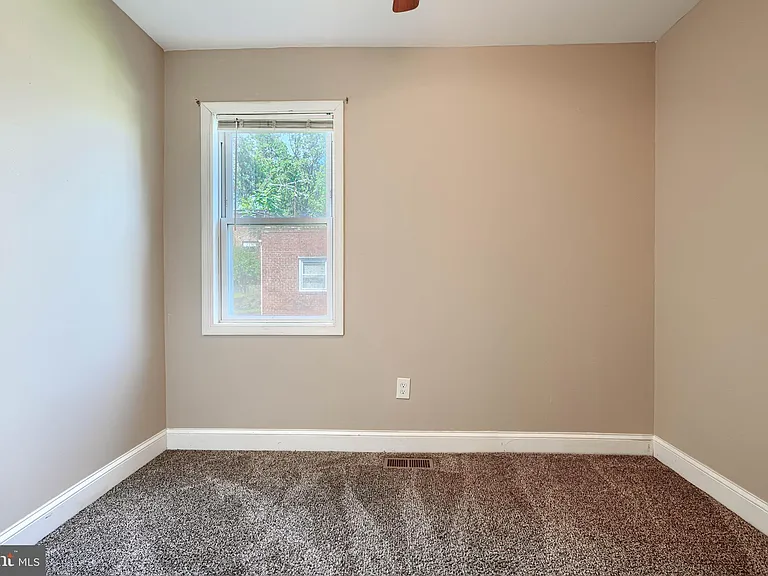 6110 Everall Ave — Photo 14