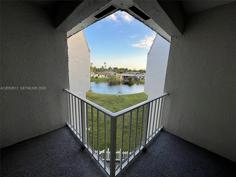8135 Sunrise Lakes Blvd #308 — Photo 26