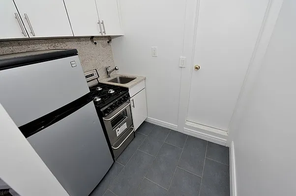 Rented by Aether Property Group | media 12