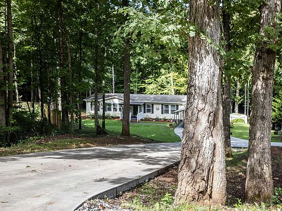 4th image of 27 Crosstree Ct