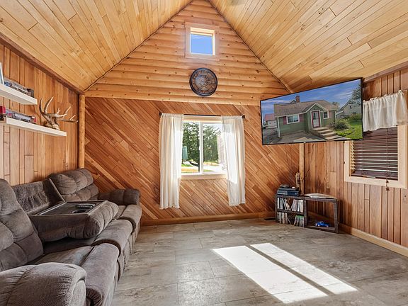 5th image of 514 Maple Dr