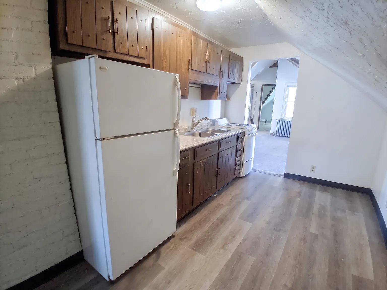 3 bed, 1000 sqft, $900 — Photo 2