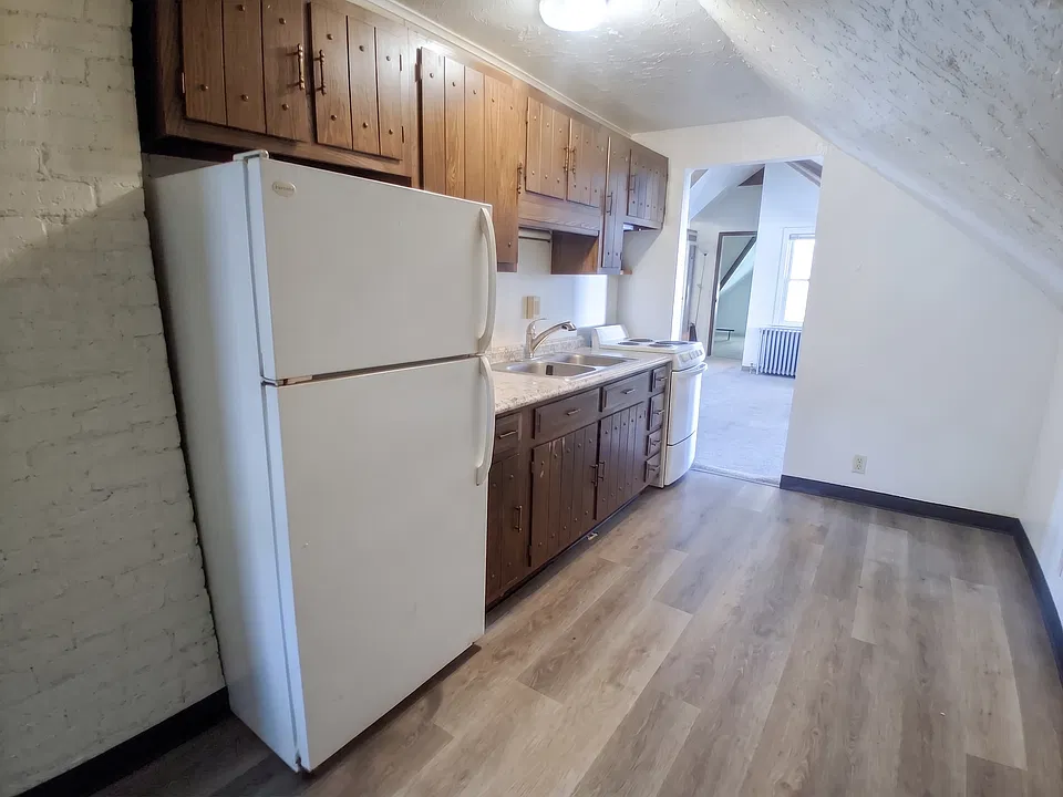 257 W 8th St #5