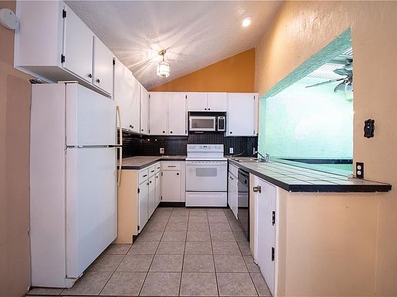 4th image of 12233 Magnolia Grove Ln