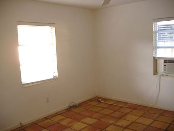5th image of 1815GROVE Stret