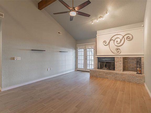 4th image of 2922 Stonepoint Dr